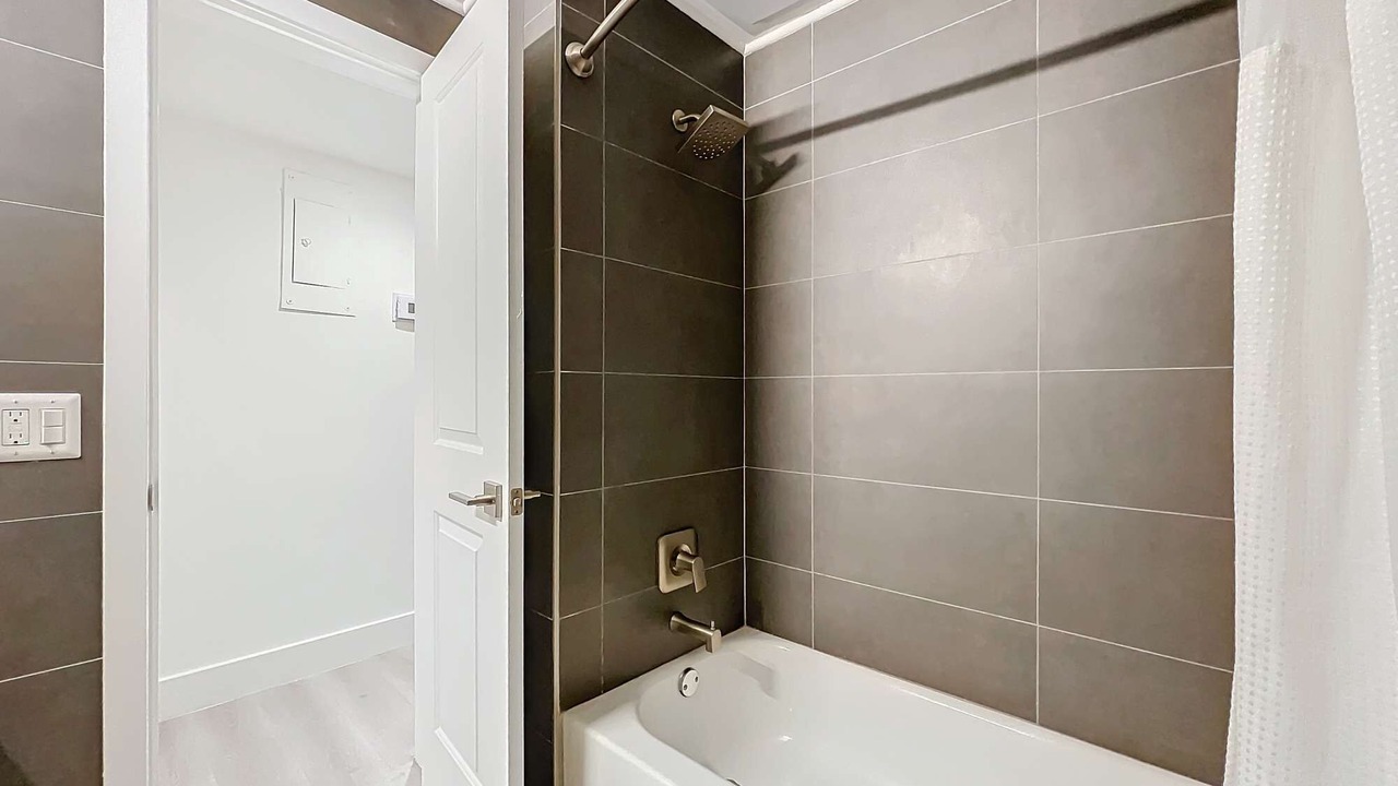 Photo of Bathroom in Lauderdale Harbours