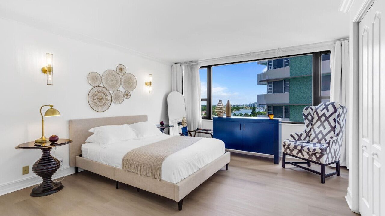Photo of Patio Balcony in Mid Beach