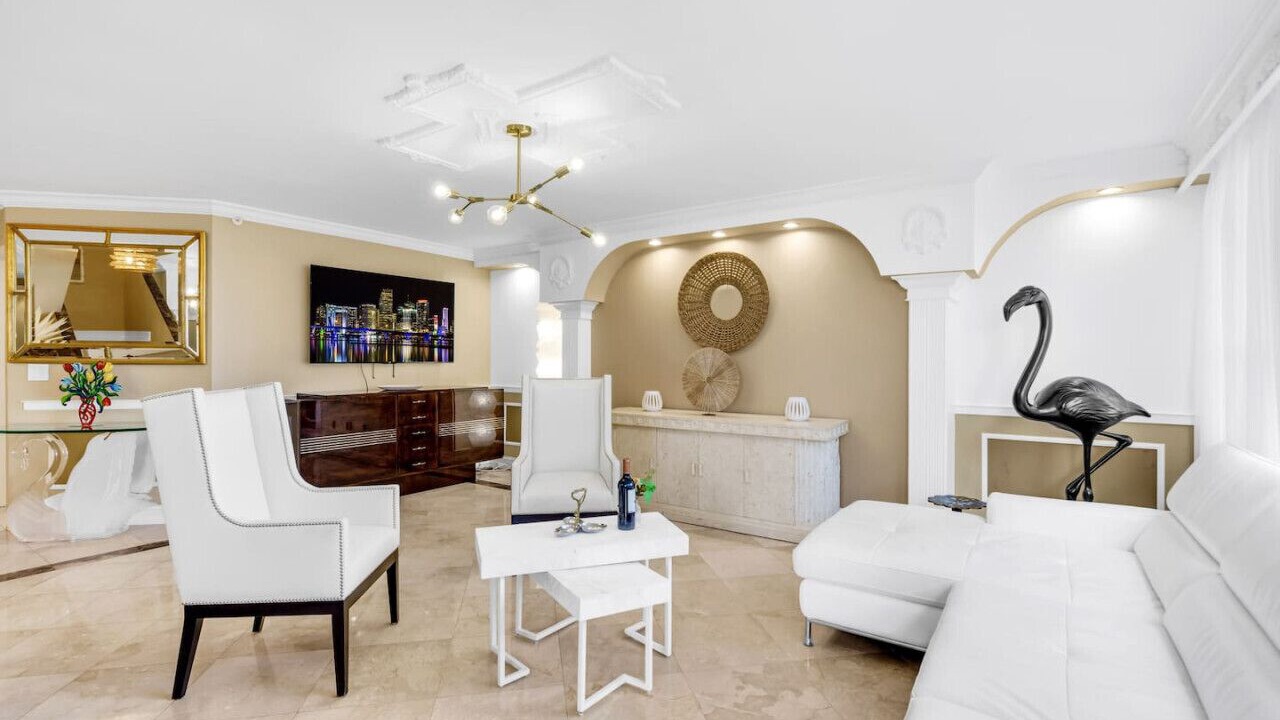 Photo of Livingroom in Mid Beach