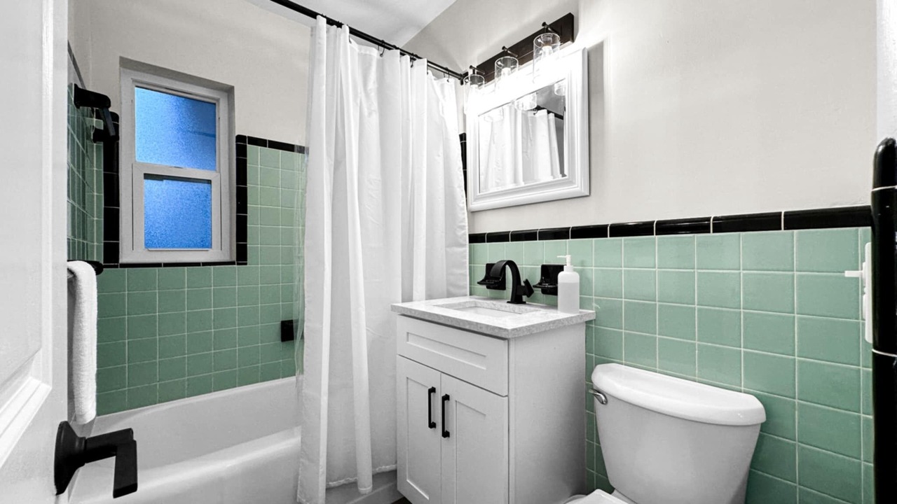 Photo of Bathroom in Lantana