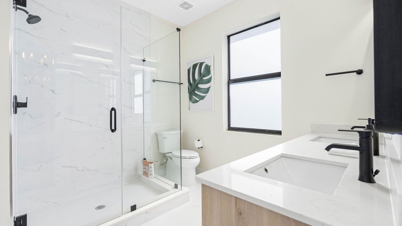 Photo of Bathroom in Pinecrest West Park