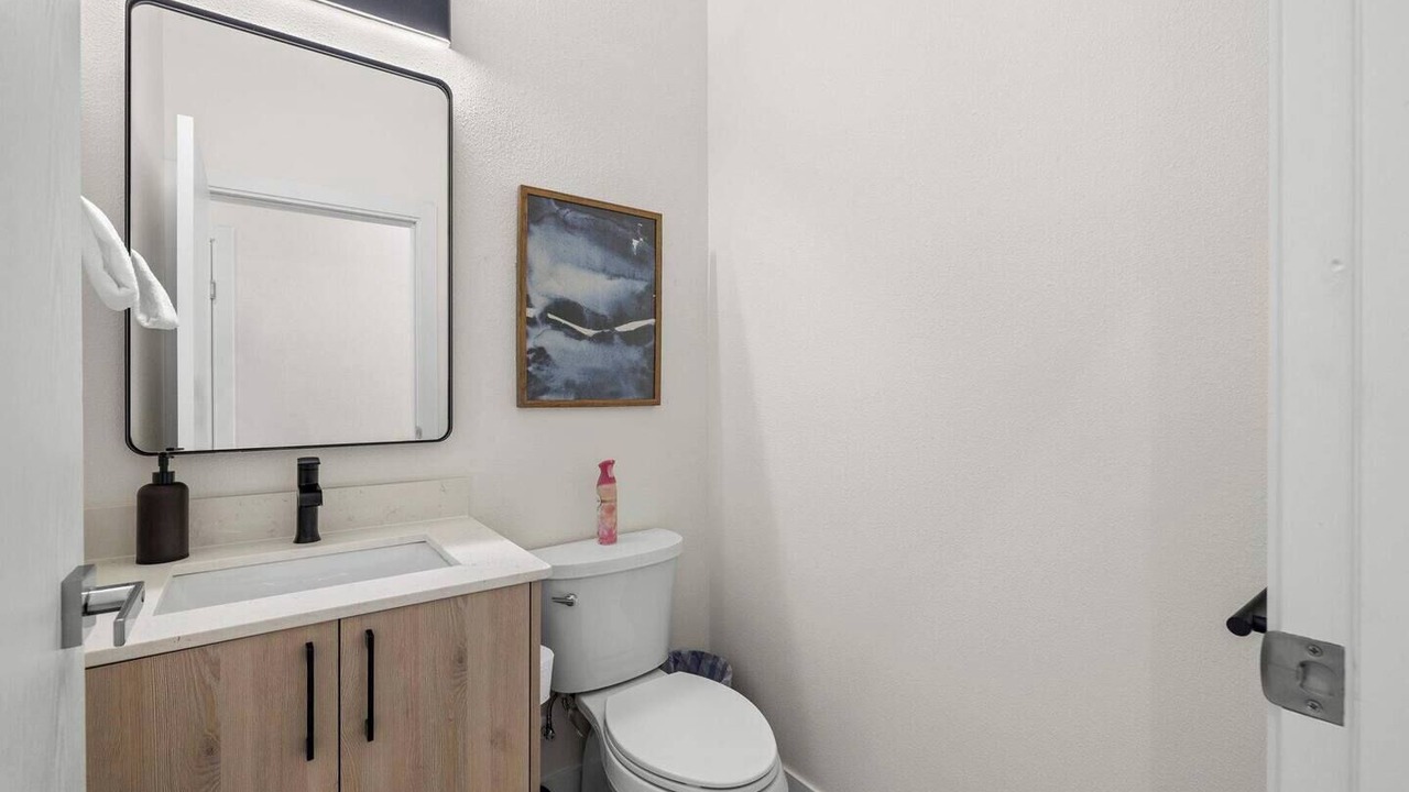 Photo of Bathroom in Pinecrest West Park