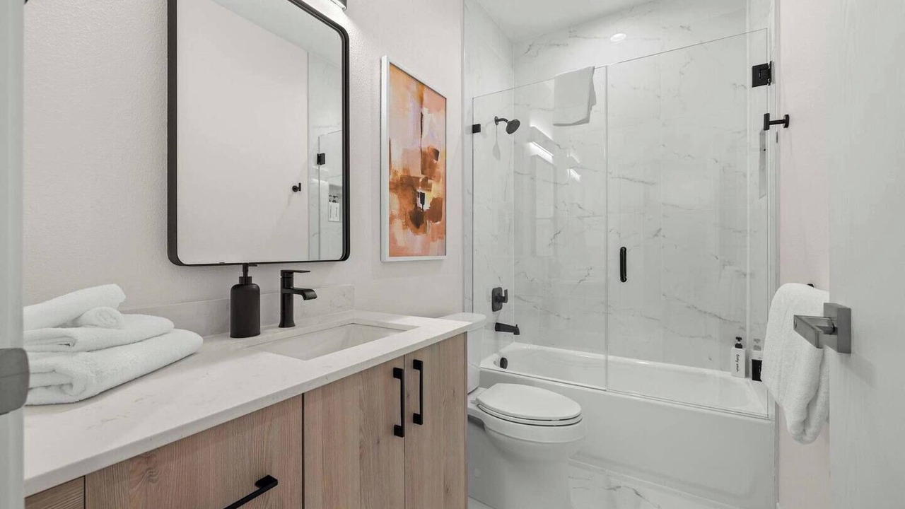 Photo of Bathroom in Pinecrest West Park