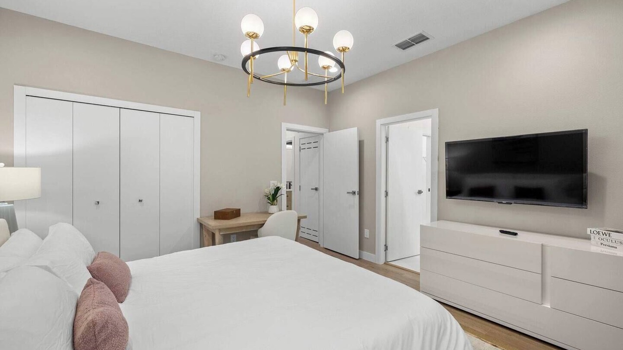 Photo of Bedroom in Pinecrest West Park