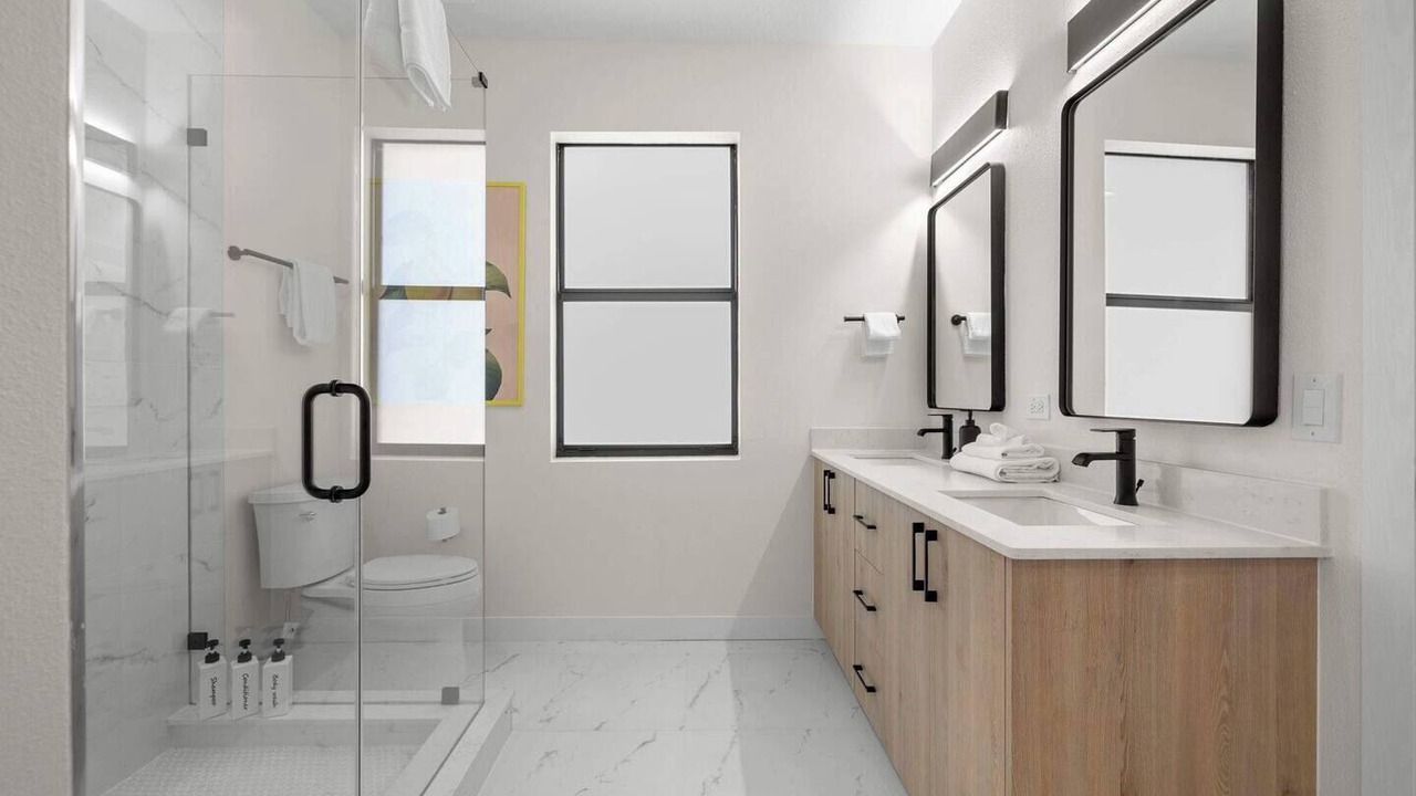 Photo of Bathroom in Pinecrest West Park