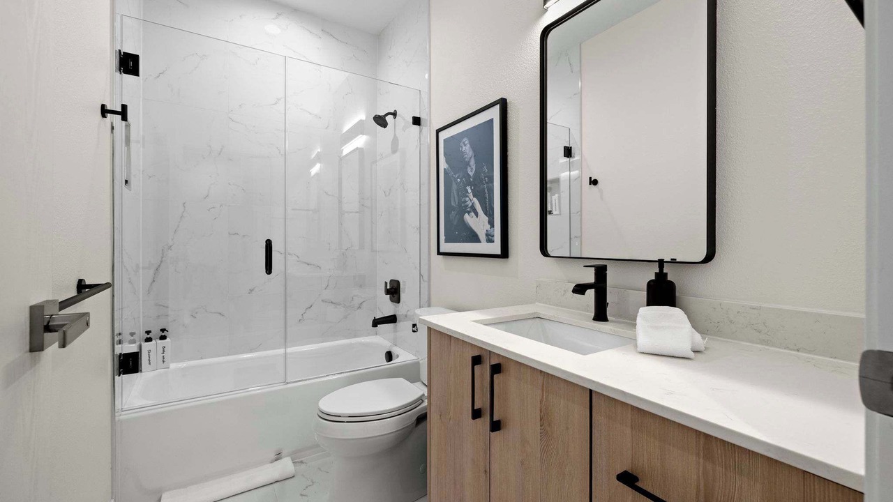 Photo of Bathroom in Pinecrest West Park