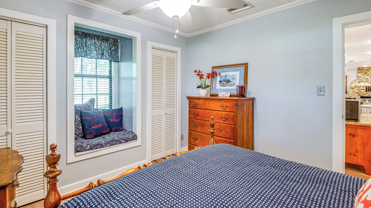 Photo of Bedroom in Putnam Hall