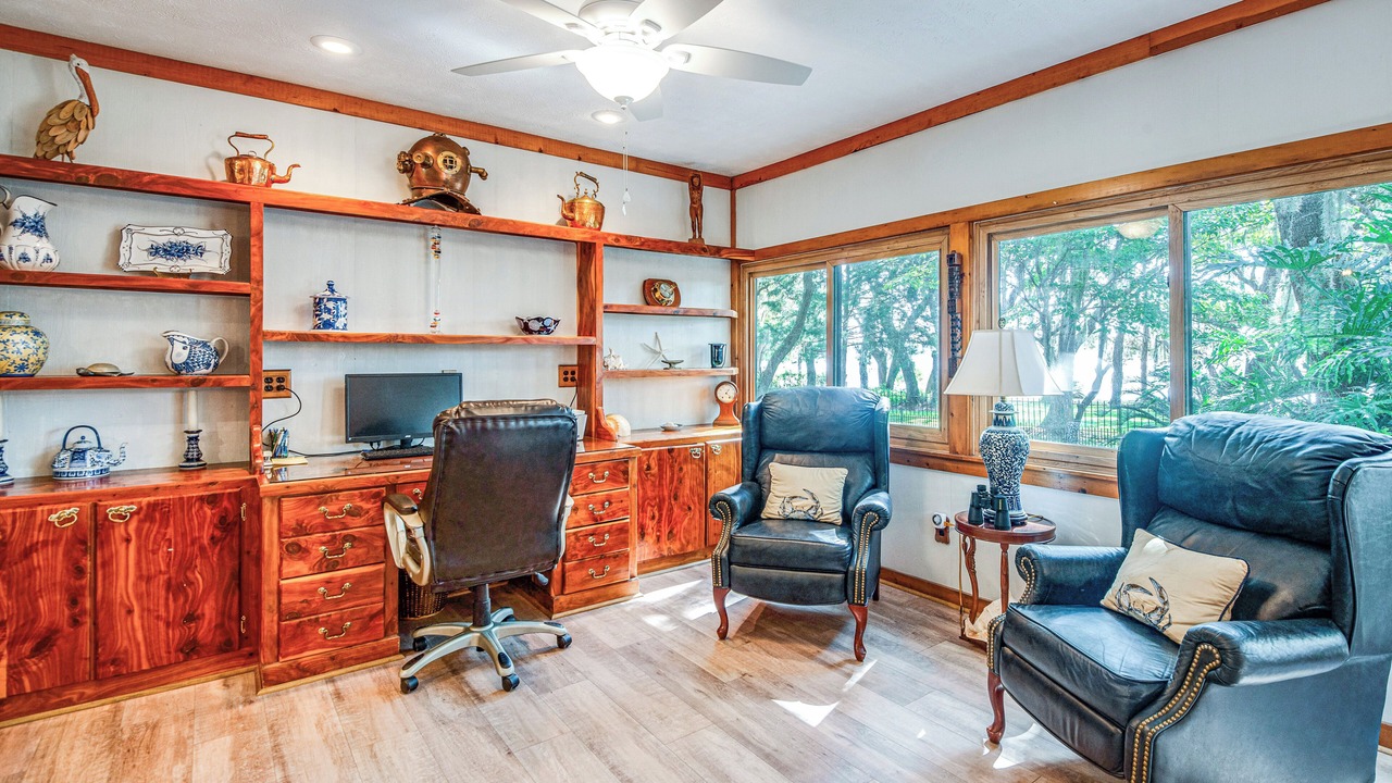 Photo of Livingroom in Putnam Hall