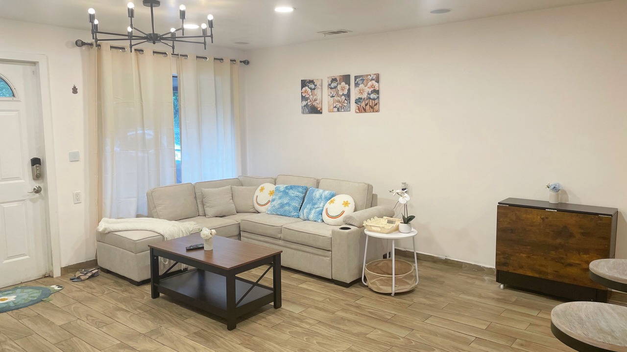 Photo of Livingroom in Survey Creek