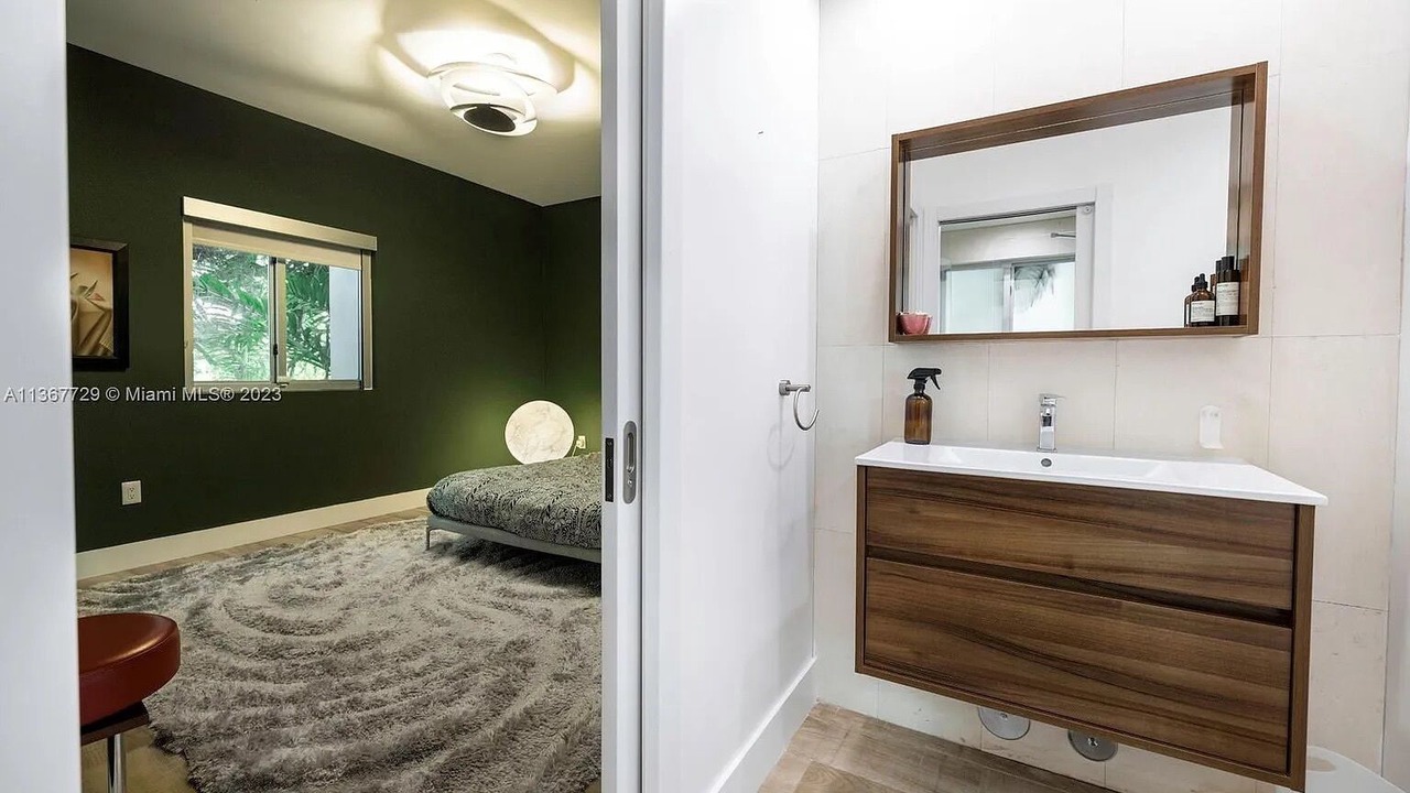 Photo of Bathroom in Southwest Coconut Grove