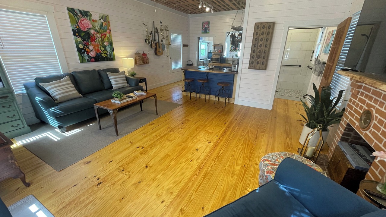Photo of Livingroom in Monticello