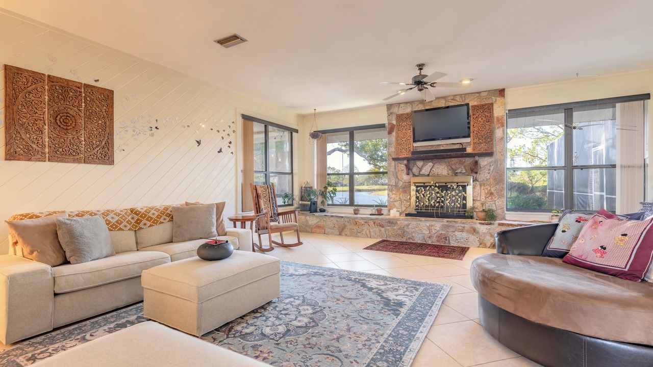 Photo of Livingroom in Samsula-Spruce Creek