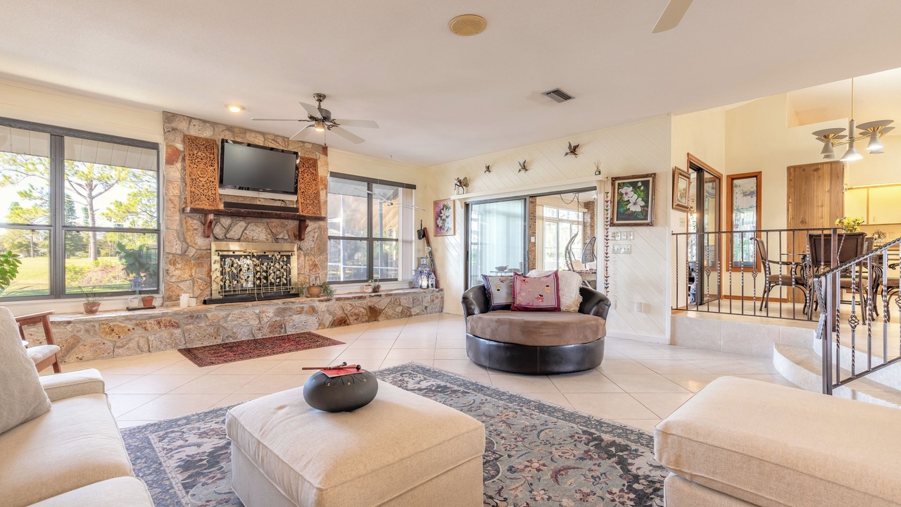 Photo of Livingroom in Samsula-Spruce Creek