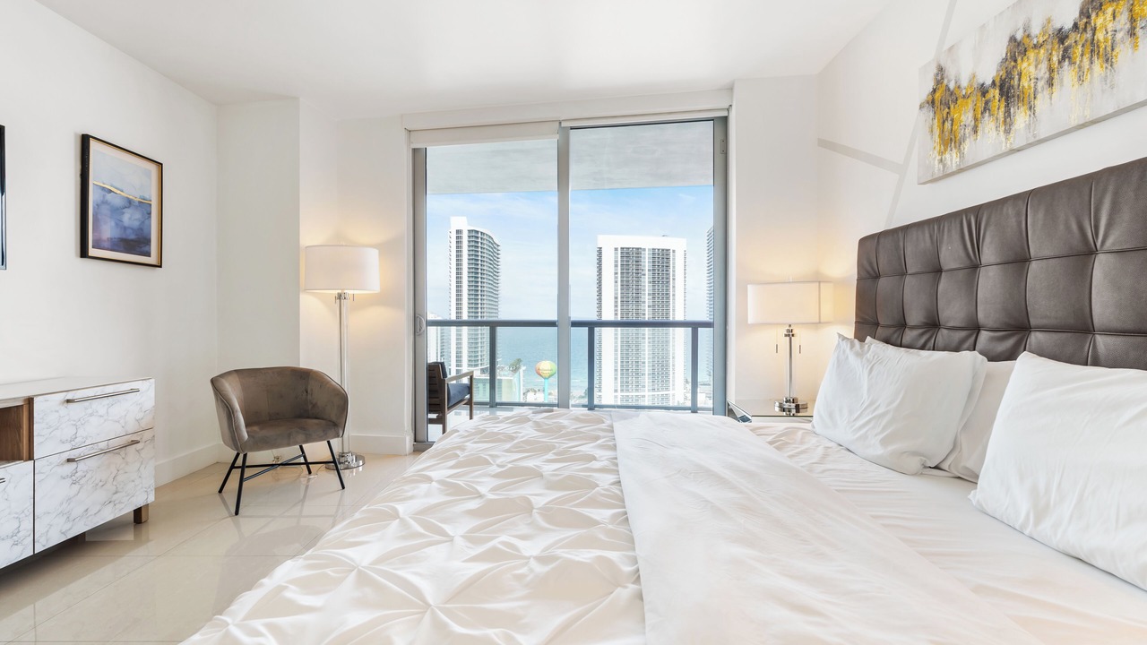 Photo of Bedroom in Hallandale Beach