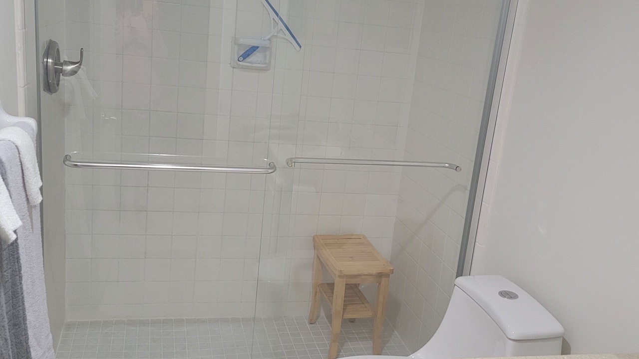 Photo of Bathroom in Park Shore