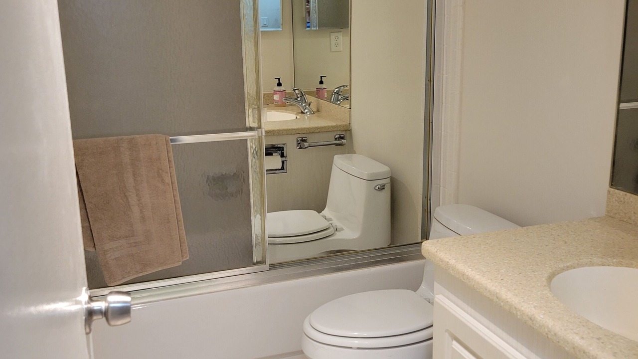 Photo of Bathroom in Park Shore