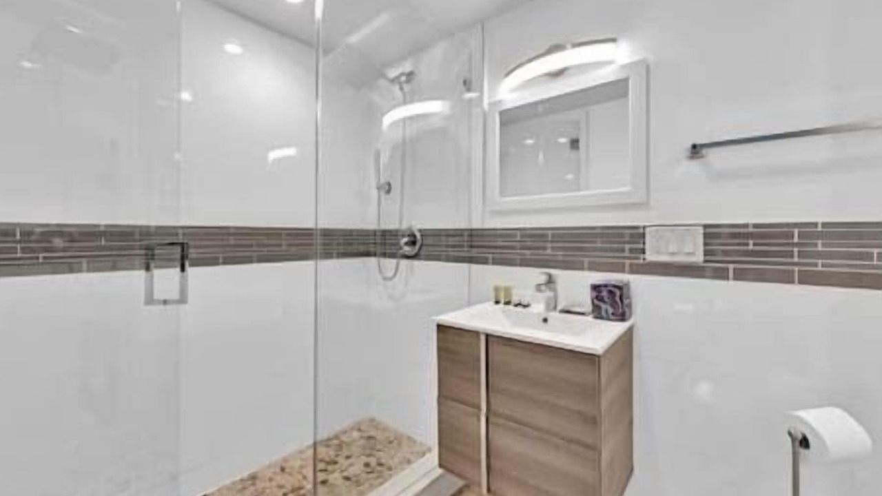 Photo of Bathroom in Middle River Terrace