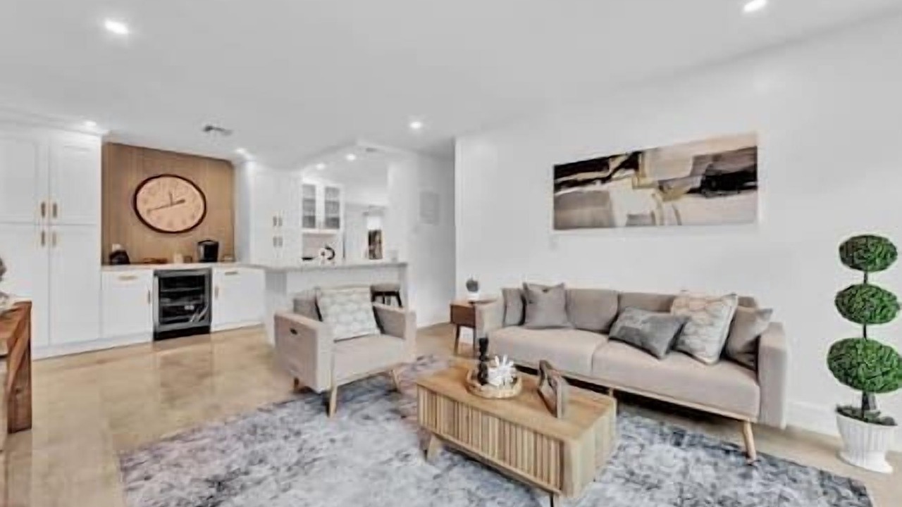 Photo of Livingroom in Middle River Terrace