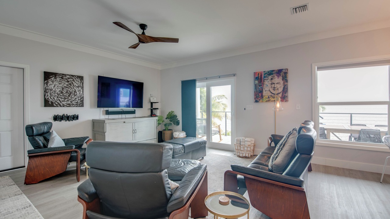 Photo of Livingroom in Geiger Key
