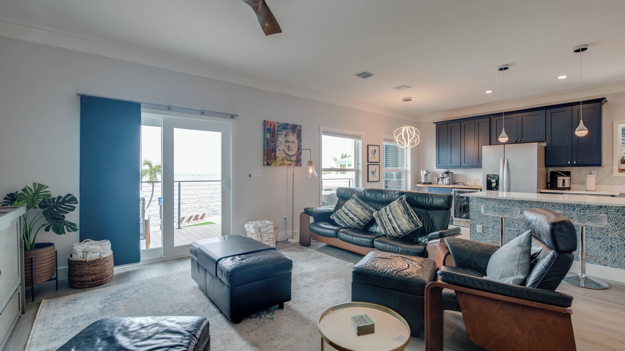 Photo of Livingroom in Geiger Key