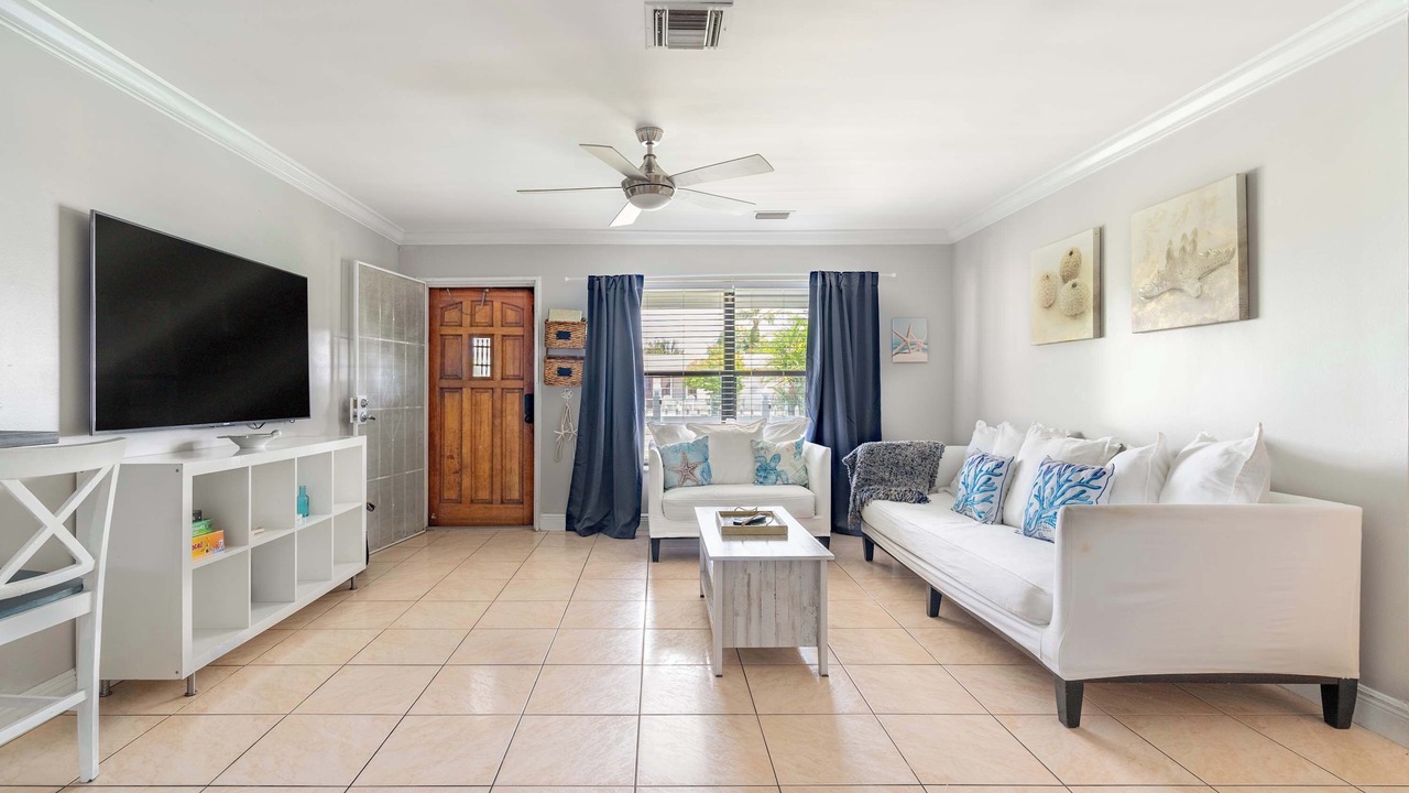 Photo of Livingroom in North Lauderdale