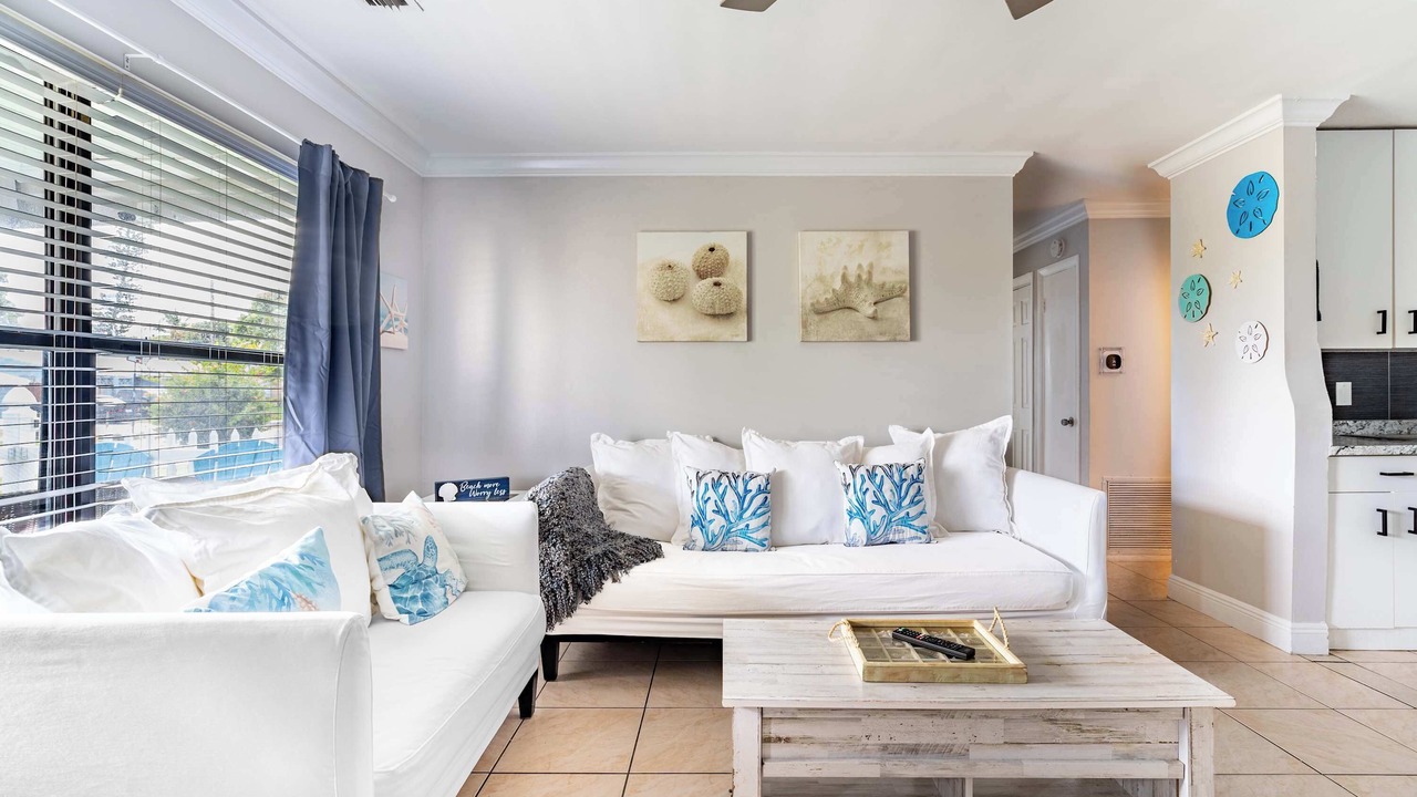 Photo of Livingroom in North Lauderdale