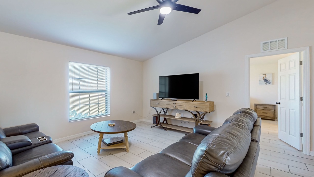 Photo of Livingroom in Diplomat