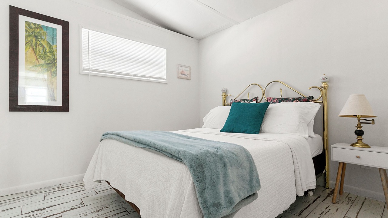 Photo of Bedroom in Old Northwood Historic District