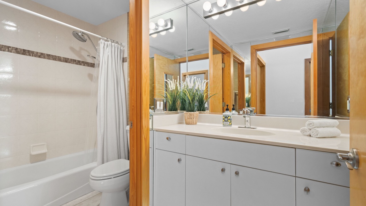 Photo of Bathroom in Bayshore Gardens