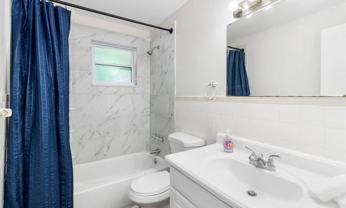 Photo of Bathroom in Downtown Zephyrhills