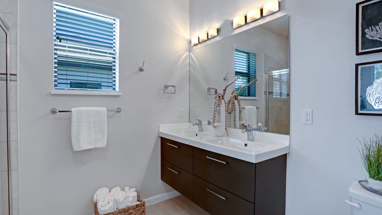 Photo of Bathroom in Pelican