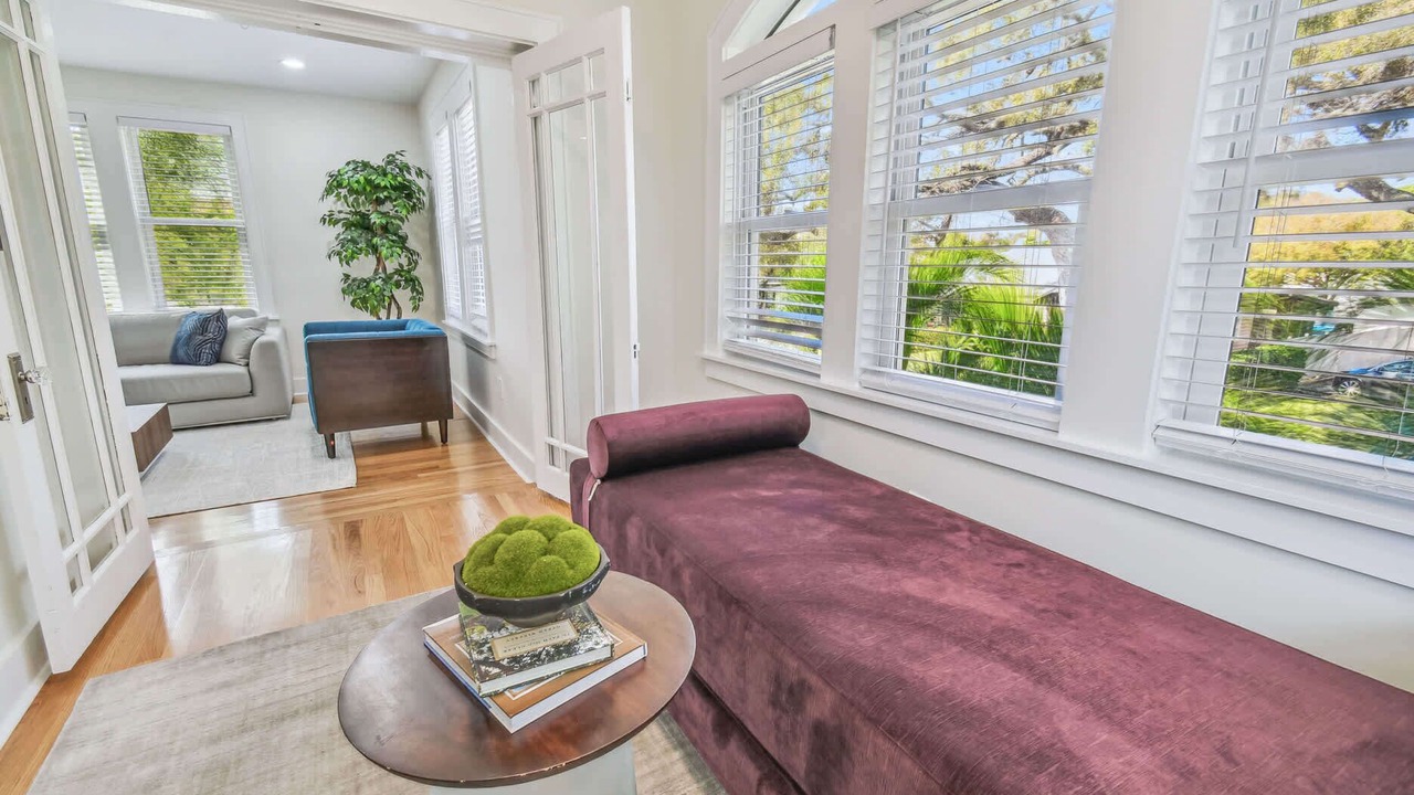 Photo of Livingroom in Crescent Lake