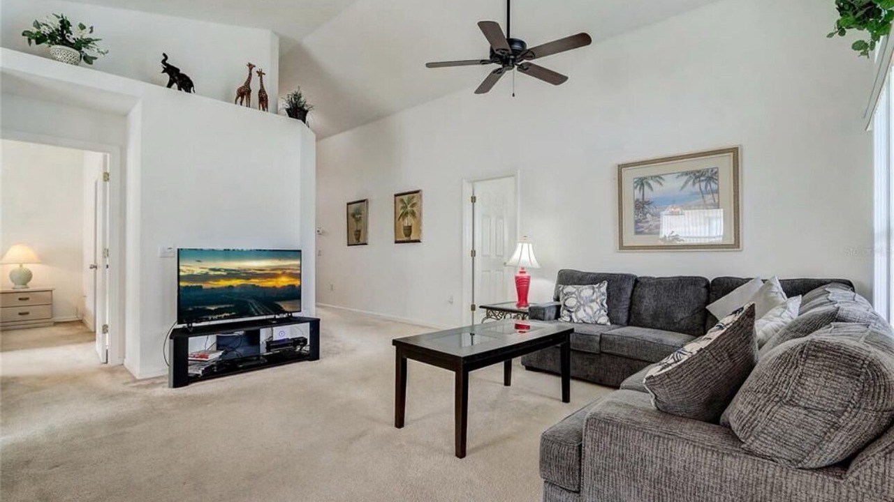 Photo of Livingroom in Westbury