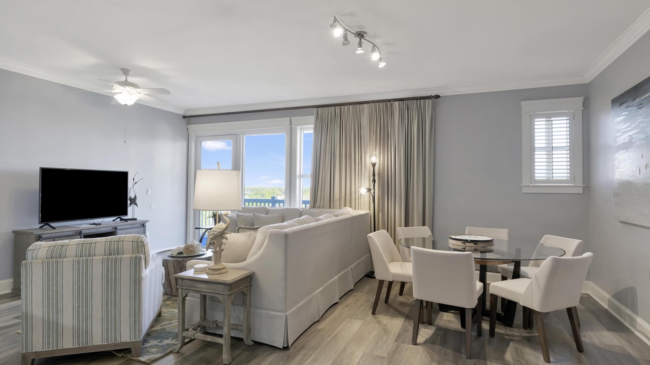 Photo of Livingroom in Baytowne Wharf