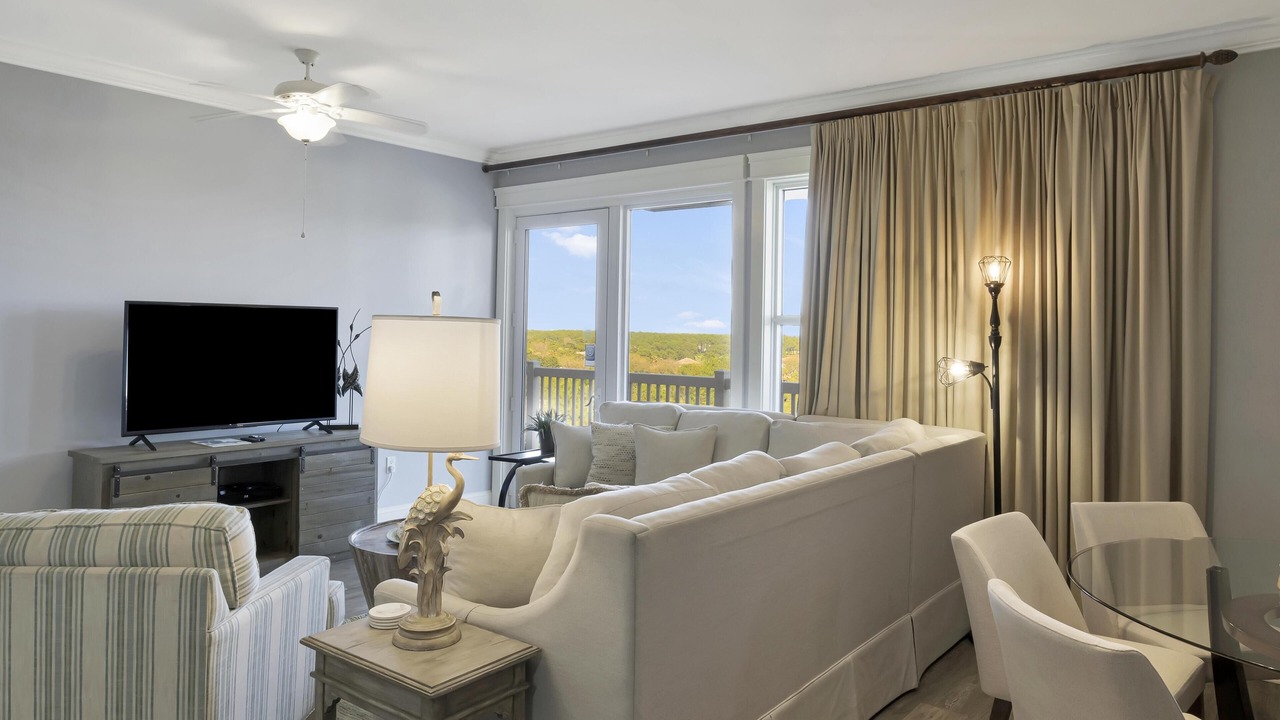 Photo of Livingroom in Baytowne Wharf