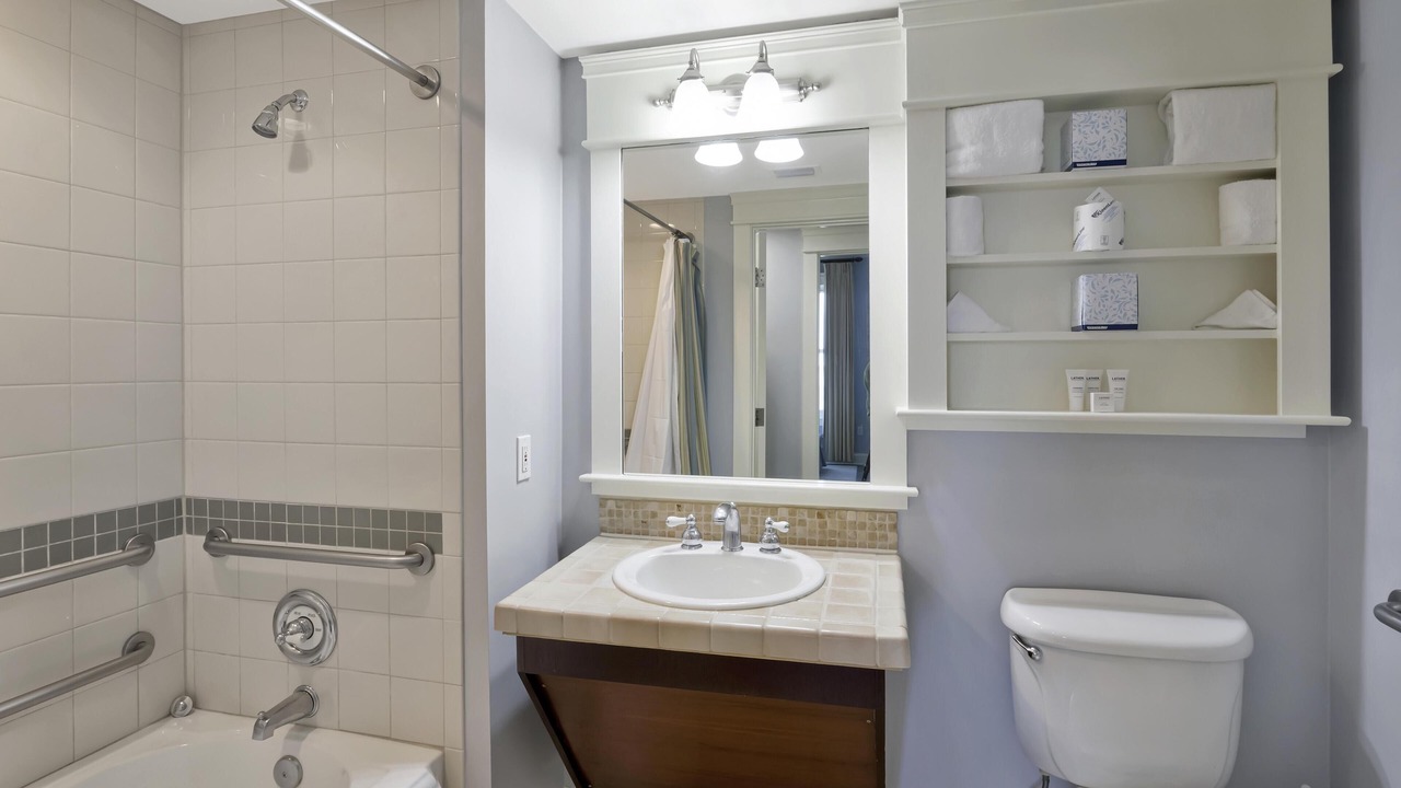 Photo of Bathroom in Baytowne Wharf