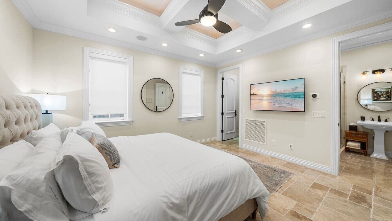 Photo of Bedroom in Lauderdale Beach