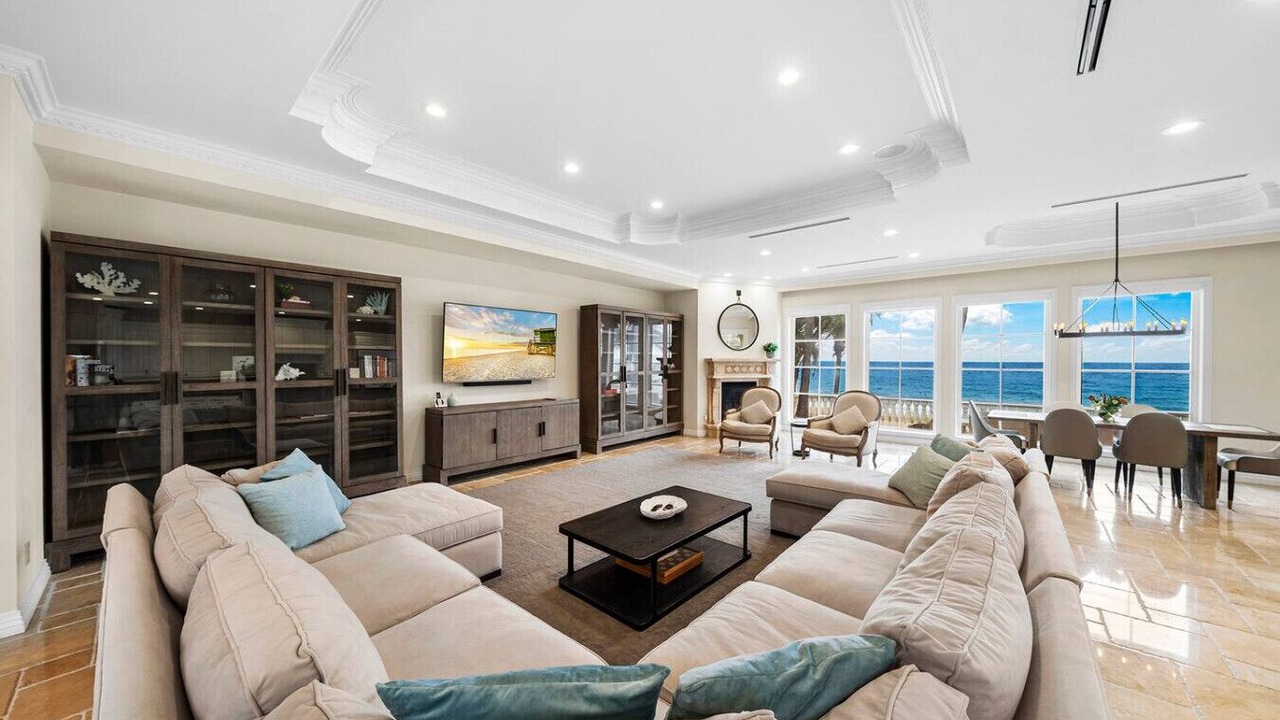Photo of Livingroom in Lauderdale Beach