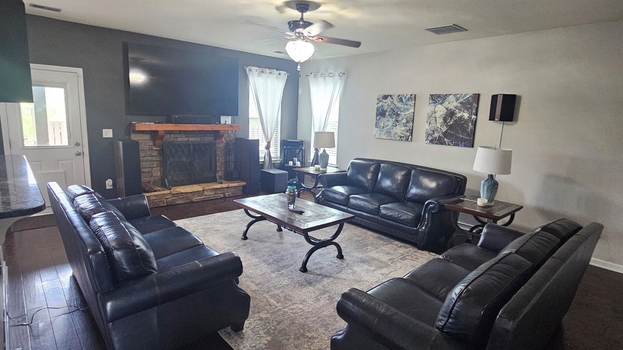 Photo of Livingroom in Evans