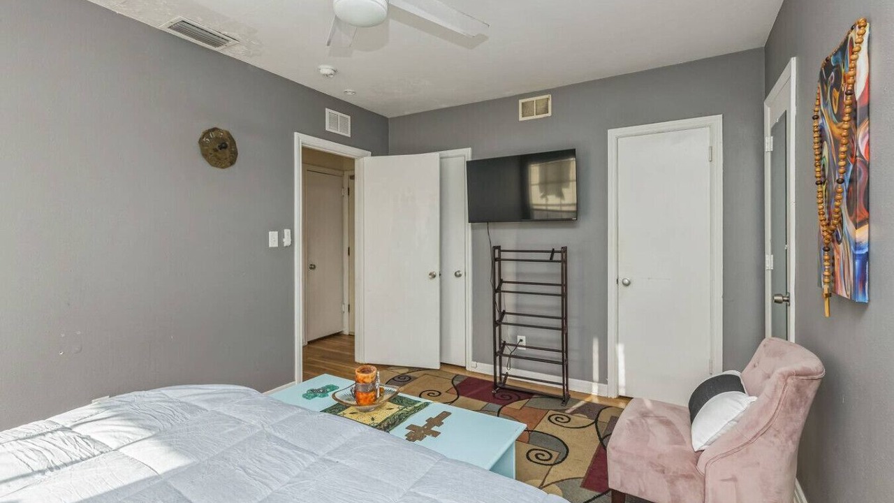 Photo of Bedroom in Crescent Lake