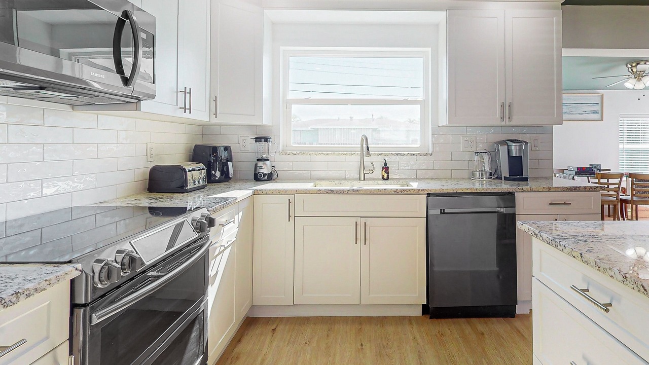 Photo of Kitchen in Lantana