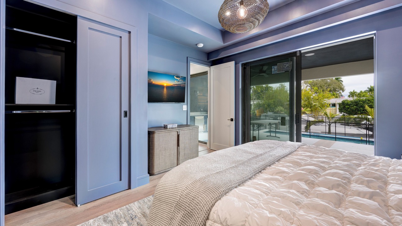 Photo of Bedroom in Lauderdale Isles