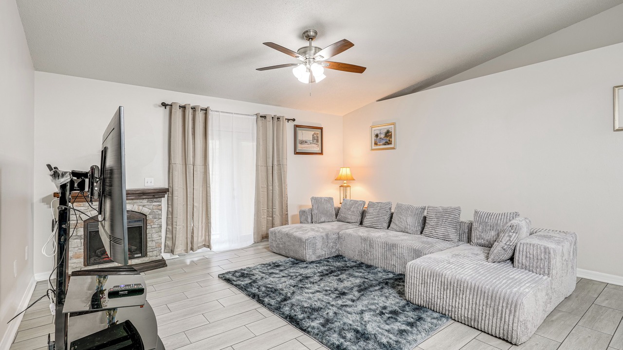 Photo of Livingroom in Lakeland - Winter Haven