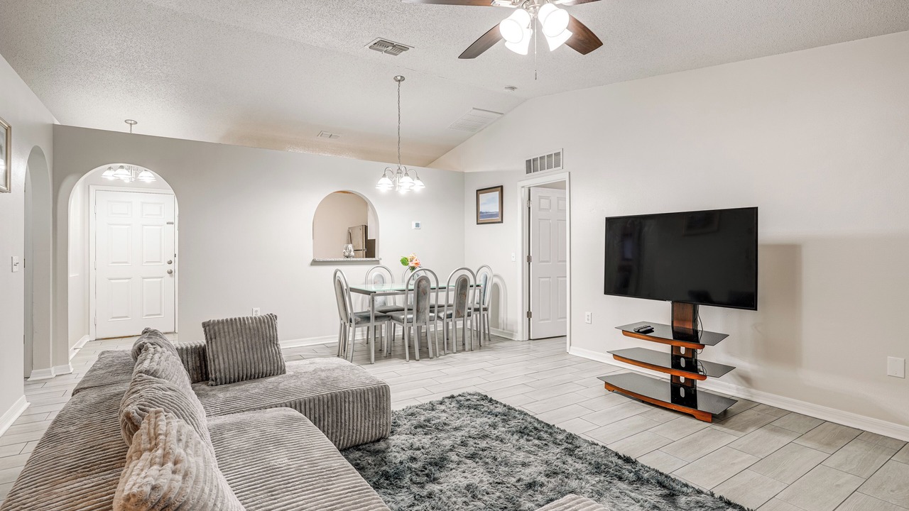Photo of Livingroom in Lakeland - Winter Haven