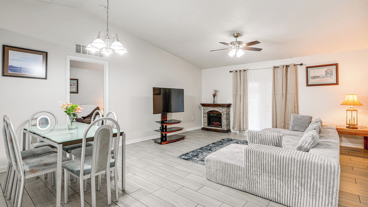 Photo of Livingroom in Lakeland - Winter Haven