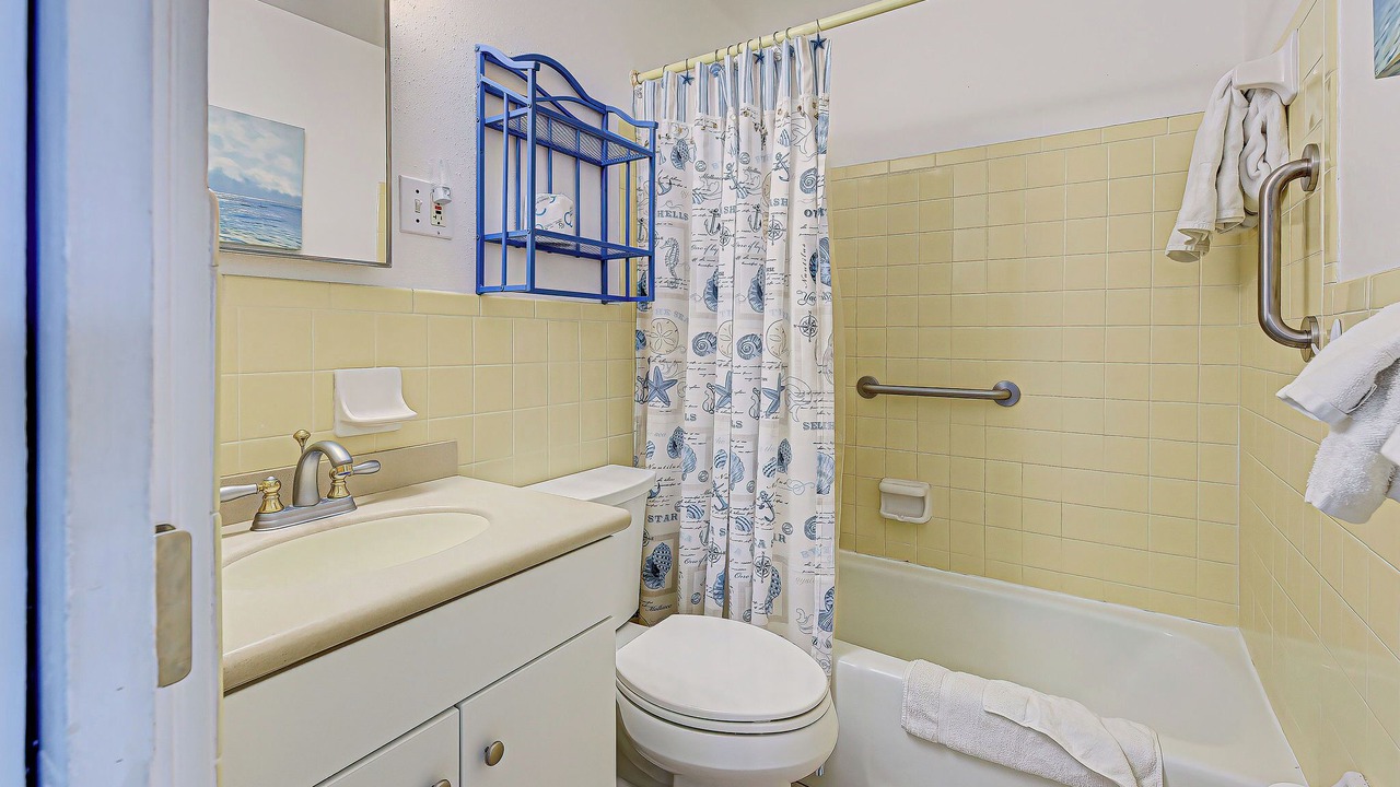Photo of Bathroom in Golden Beach