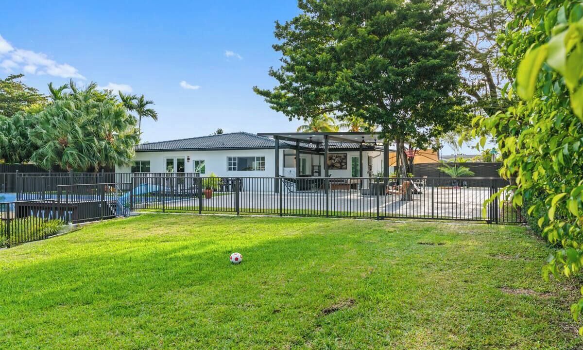 Photo of Outdoor in Kendale Lakes