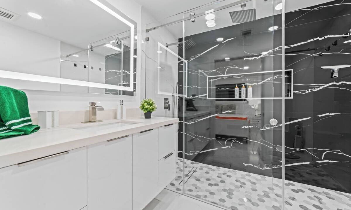 Photo of Bathroom in Kendale Lakes