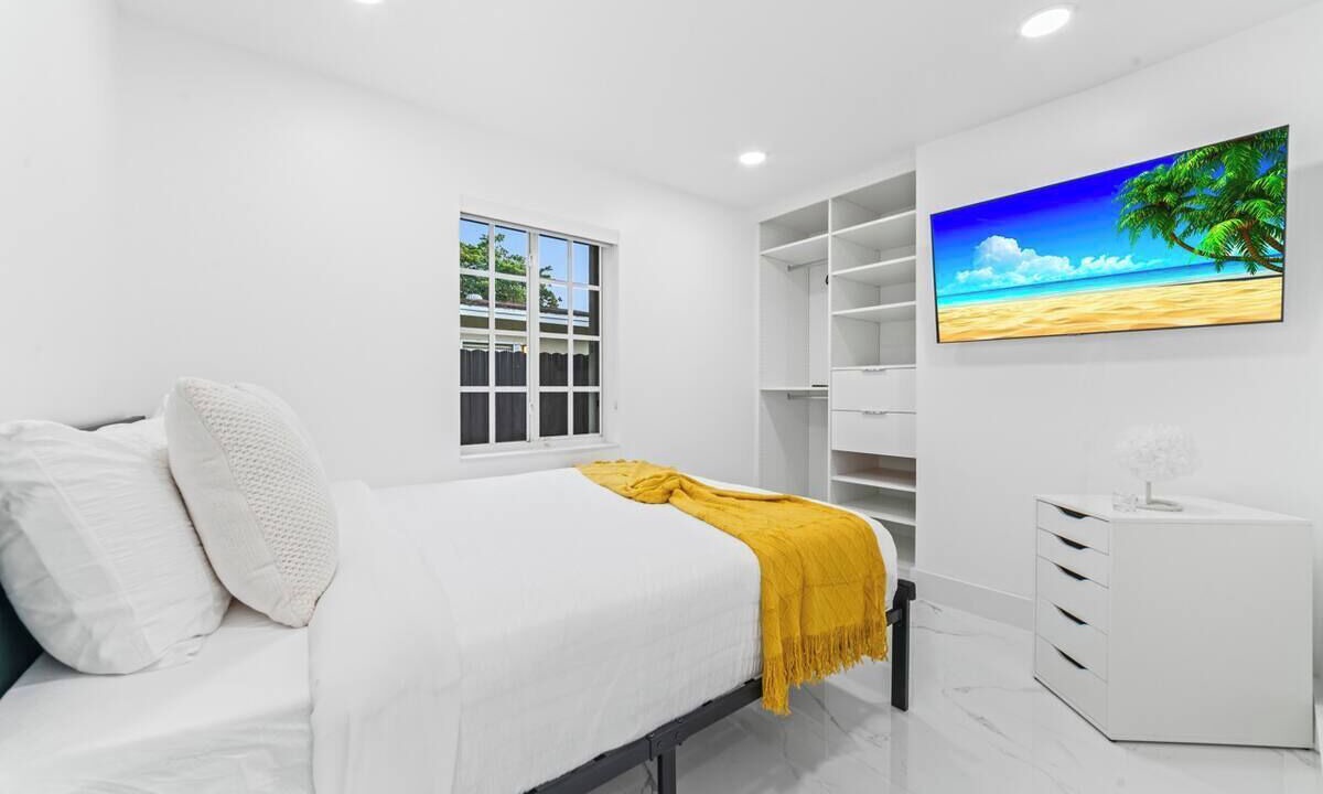 Photo of Bedroom in Kendale Lakes