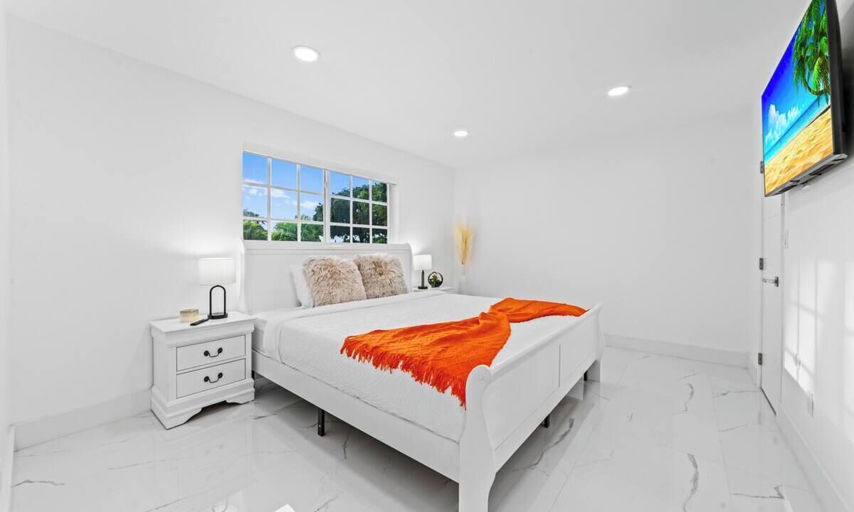 Photo of Bedroom in Kendale Lakes